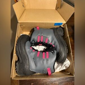 💄Columbia Waterproof Youth Boots in Graphite and Fuchsia Unisex size 3
